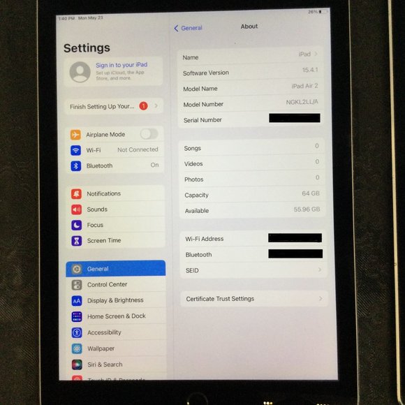 LOT OF 3 IPAD AIR 2 A1566 (WIFI ONLY) 64GB w/Lighting Cables - Picture 2 of 4